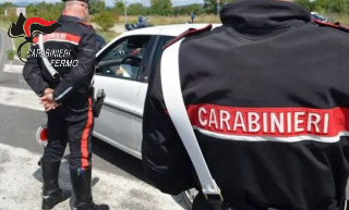 Guida senza patente e asporta carburante a nome di un’associazione: denunciato dai carabinieri